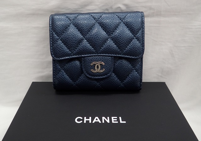 CHANEL シャネル キャビアスキン/黒・三つ折り財布